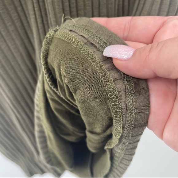 Charlotte Russe Cold Shoulder Fitted Lined Midi Dress Size 2X - Picture 4 of 6